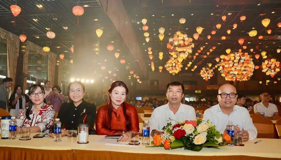 Khoảnh khắc Mùa 6